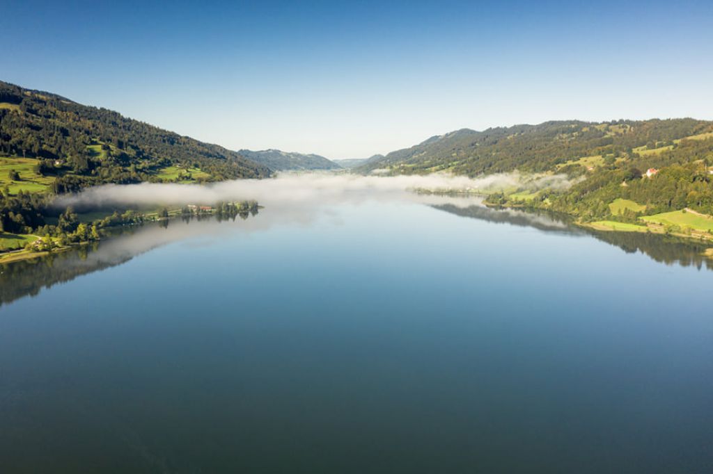 Publikumsmagnet - Mit seinem klaren und sauberen Wasser ist der Große Alpsee einer der wichtigsten „Hot Spots“ der Region – und die perfekte Aussicht gibt es gratis dazu.  - © Loc Hoang